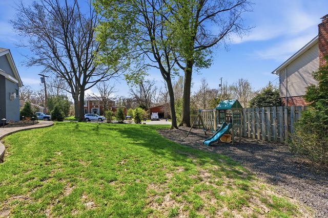 1055 Wade LANE, Oakmont, PA 15139