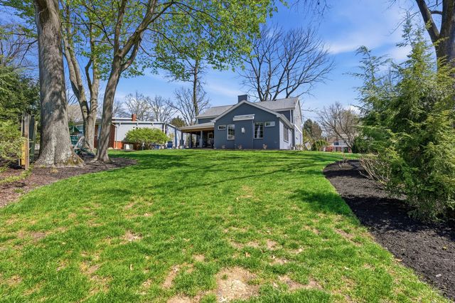 1055 Wade LANE, Oakmont, PA 15139