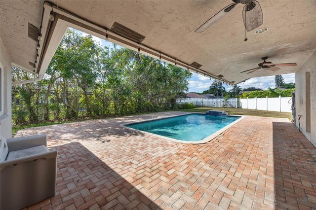 5302 NW 64th Way, Coral Springs, FL 33067