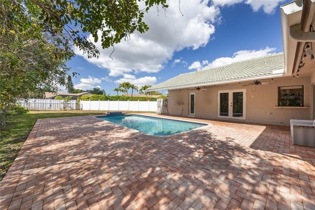 5302 NW 64th Way, Coral Springs, FL 33067