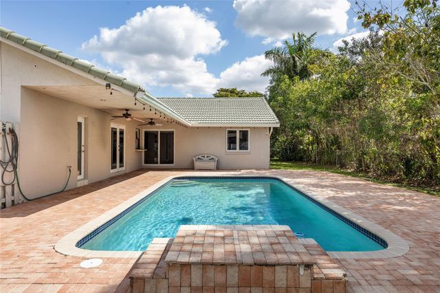 5302 NW 64th Way, Coral Springs, FL 33067