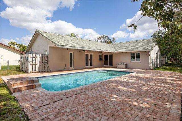 5302 NW 64th Way, Coral Springs, FL 33067