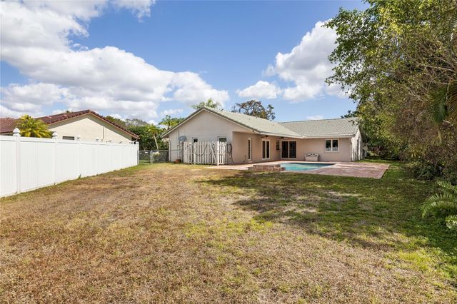 5302 NW 64th Way, Coral Springs, FL 33067