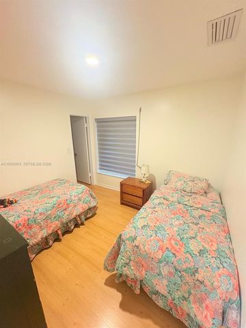 927 NW 106th Ave Cir, Miami, FL 33172