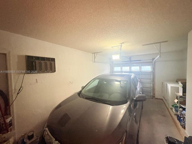 927 NW 106th Ave Cir, Miami, FL 33172