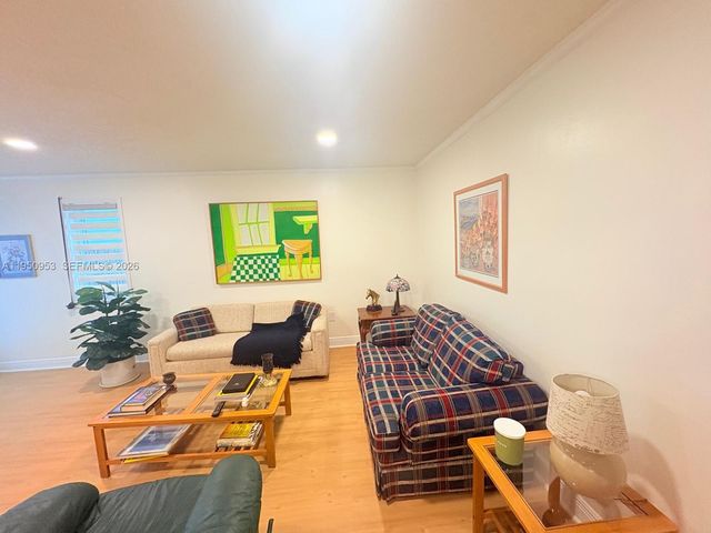 927 NW 106th Ave Cir, Miami, FL 33172