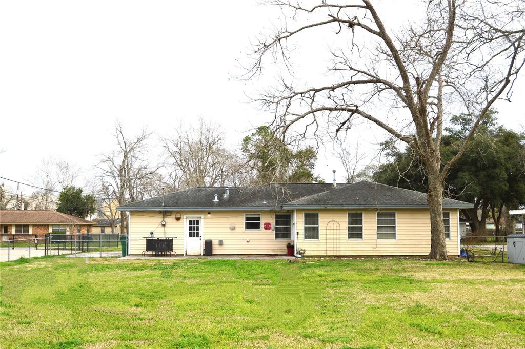 1105 Earley Street, Sweeny, TX 77480