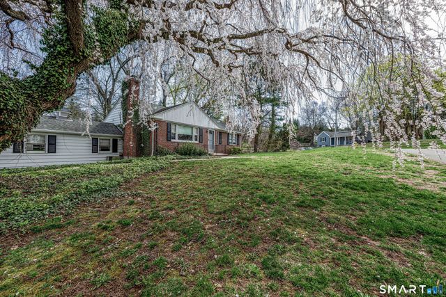 24 Norway Road, North Haven, CT 06473