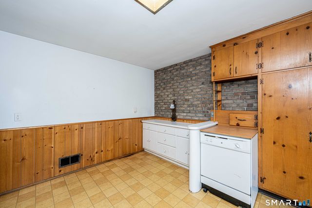 24 Norway Road, North Haven, CT 06473