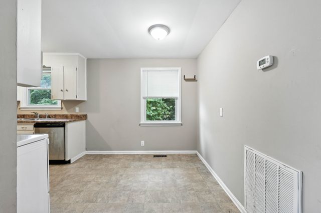 513 Adams Ct, Clarksville, TN 37040