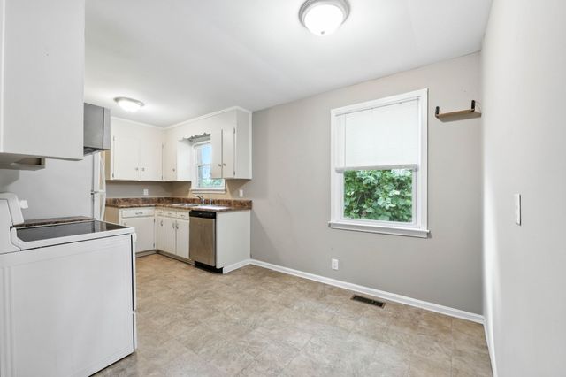 513 Adams Ct, Clarksville, TN 37040