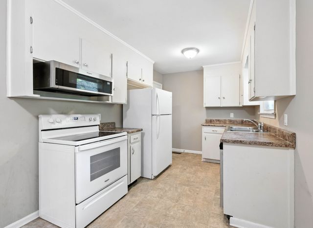 513 Adams Ct, Clarksville, TN 37040