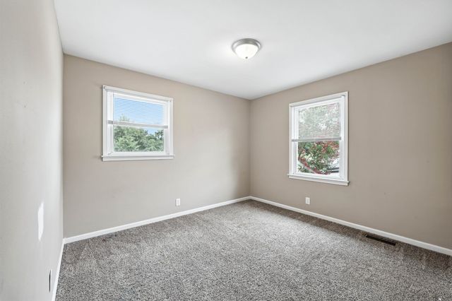 513 Adams Ct, Clarksville, TN 37040