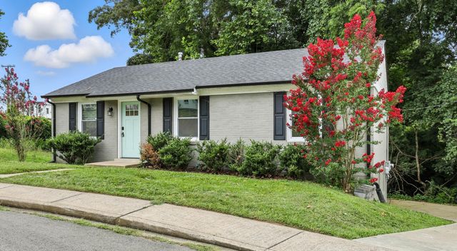 513 Adams Ct, Clarksville, TN 37040