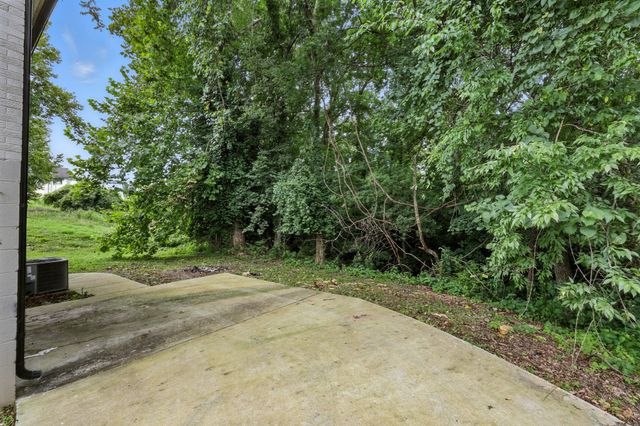 513 Adams Ct, Clarksville, TN 37040