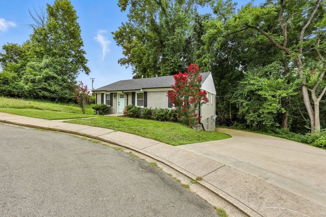 513 Adams Ct, Clarksville, TN 37040