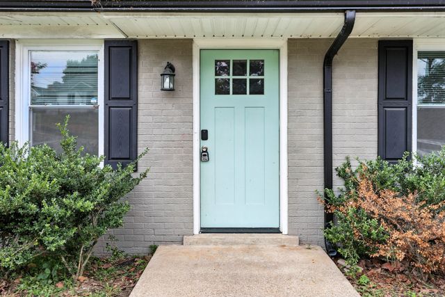 513 Adams Ct, Clarksville, TN 37040