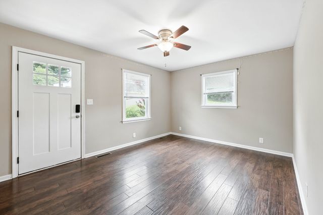 513 Adams Ct, Clarksville, TN 37040