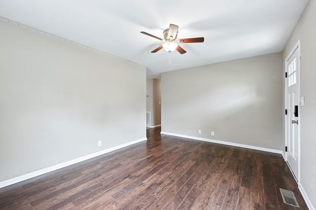 513 Adams Ct, Clarksville, TN 37040