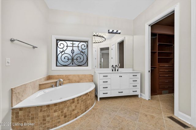 502 Weatherford Pl, Louisville, KY 40245