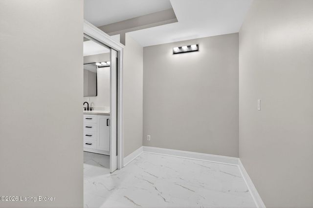 502 Weatherford Pl, Louisville, KY 40245
