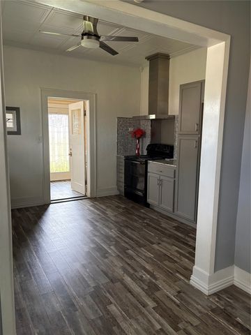 423 E Navasota Street, Groesbeck, TX 76642