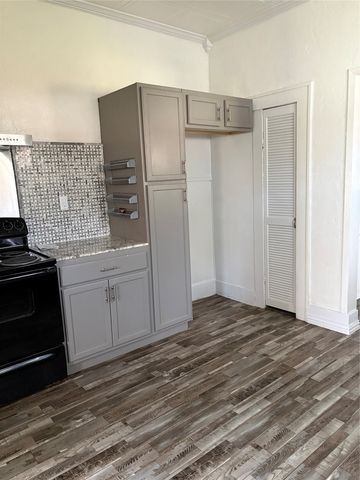 423 E Navasota Street, Groesbeck, TX 76642