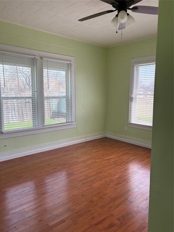 423 E Navasota Street, Groesbeck, TX 76642