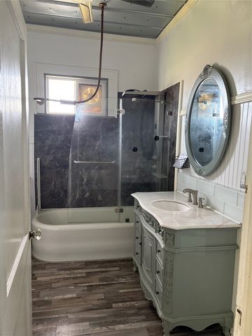 423 E Navasota Street, Groesbeck, TX 76642