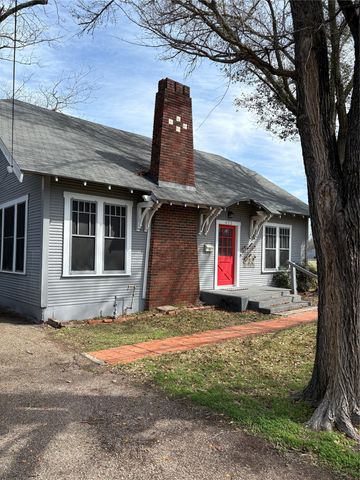 423 E Navasota Street, Groesbeck, TX 76642