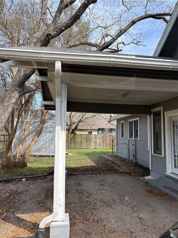 423 E Navasota Street, Groesbeck, TX 76642