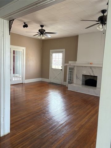 423 E Navasota Street, Groesbeck, TX 76642