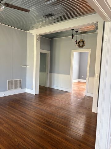 423 E Navasota Street, Groesbeck, TX 76642