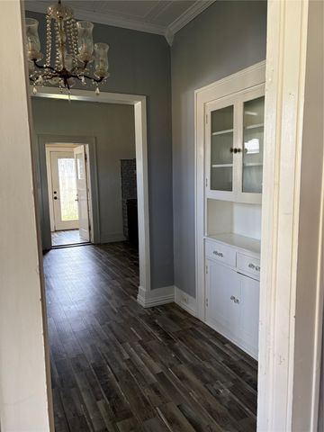 423 E Navasota Street, Groesbeck, TX 76642