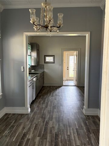 423 E Navasota Street, Groesbeck, TX 76642