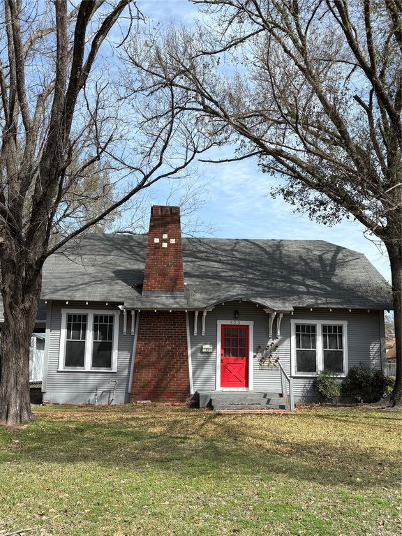 423 E Navasota Street, Groesbeck, TX 76642