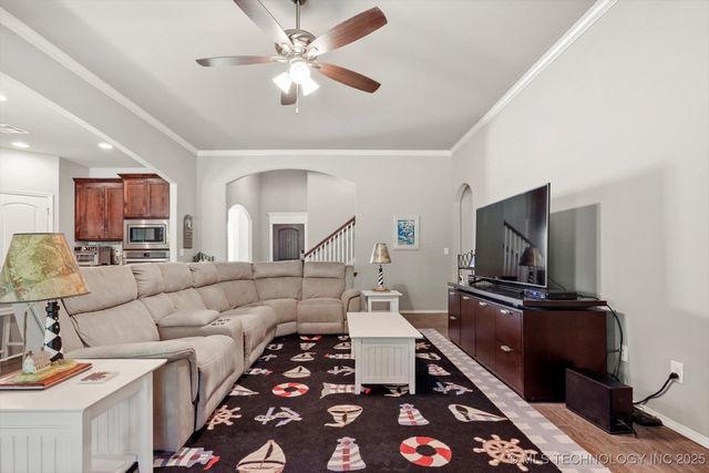 6904 S Chestnut Avenue, Broken Arrow, OK 74011