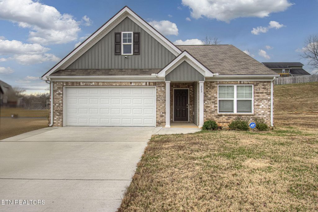 223 Ambernic Way, Sweetwater, TN 37874