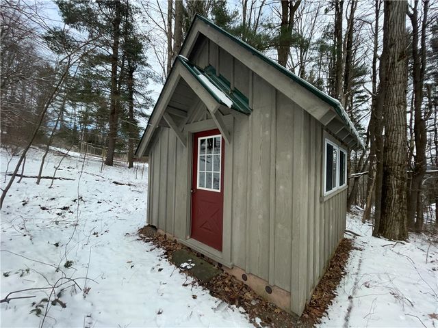 9 Mount Pleasant Drive, Bainbridge, NY 13733