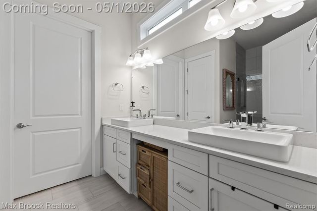 5526 Helmsdale Boulevard, West Bloomfield, MI 48322