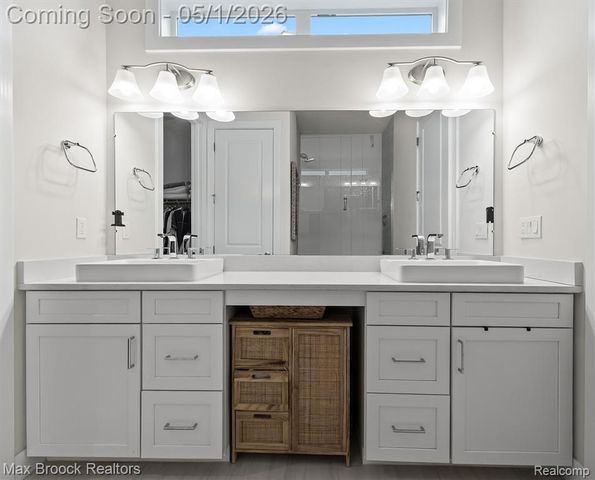 5526 Helmsdale Boulevard, West Bloomfield, MI 48322