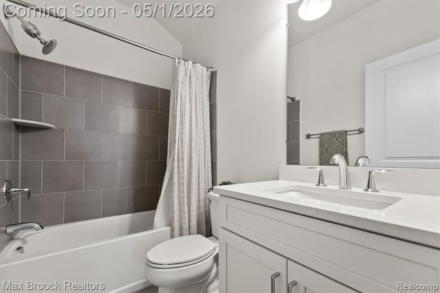 5526 Helmsdale Boulevard, West Bloomfield, MI 48322
