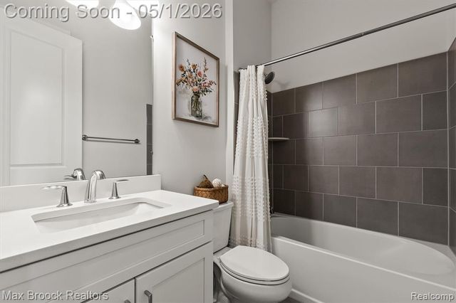 5526 Helmsdale Boulevard, West Bloomfield, MI 48322