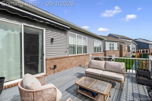 5526 Helmsdale Boulevard, West Bloomfield, MI 48322