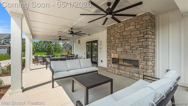 5526 Helmsdale Boulevard, West Bloomfield, MI 48322