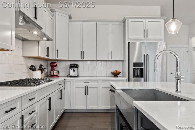 5526 Helmsdale Boulevard, West Bloomfield, MI 48322