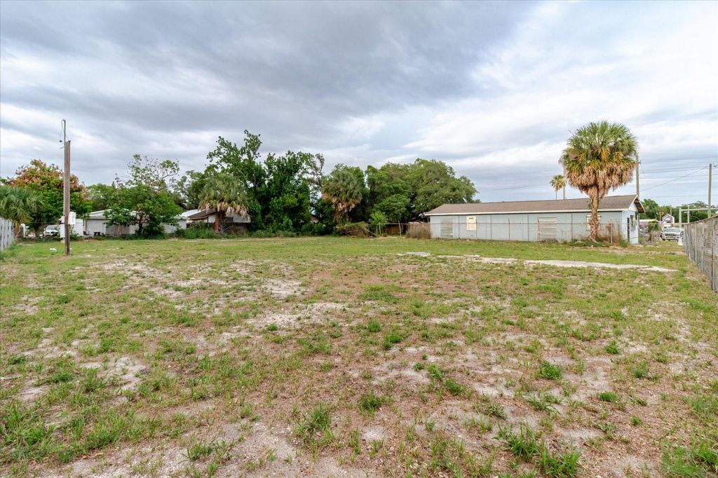 Image 4 of property listing at 2100 E DR MLK, Tampa, FL 33610