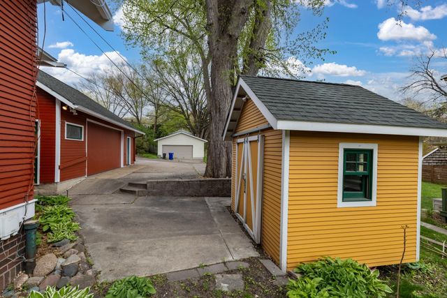 1464 Chelmsford Street, Saint Paul, MN 55108