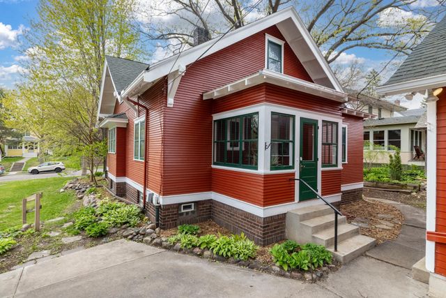 1464 Chelmsford Street, Saint Paul, MN 55108
