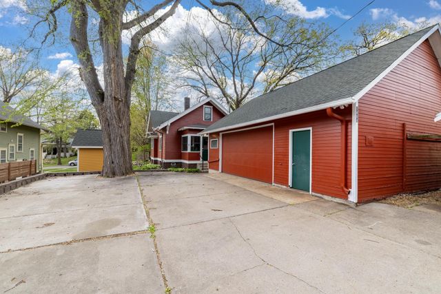 1464 Chelmsford Street, Saint Paul, MN 55108